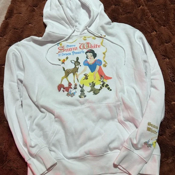 Disney Snow White Hoodie Large Princess Graphic Sweatshirt - Picture 1 of 5